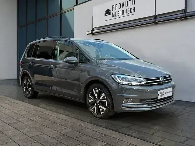 Gebraucht VW Touran Comfortline 150 PS (110 kW) 2025 Uranograu Van / Kleinbus