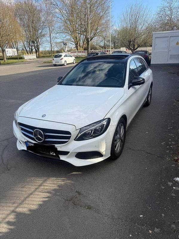 Gebraucht Mercedes C220 Avantgarde 170 PS (125 kW) 2016 Weiß Kombi