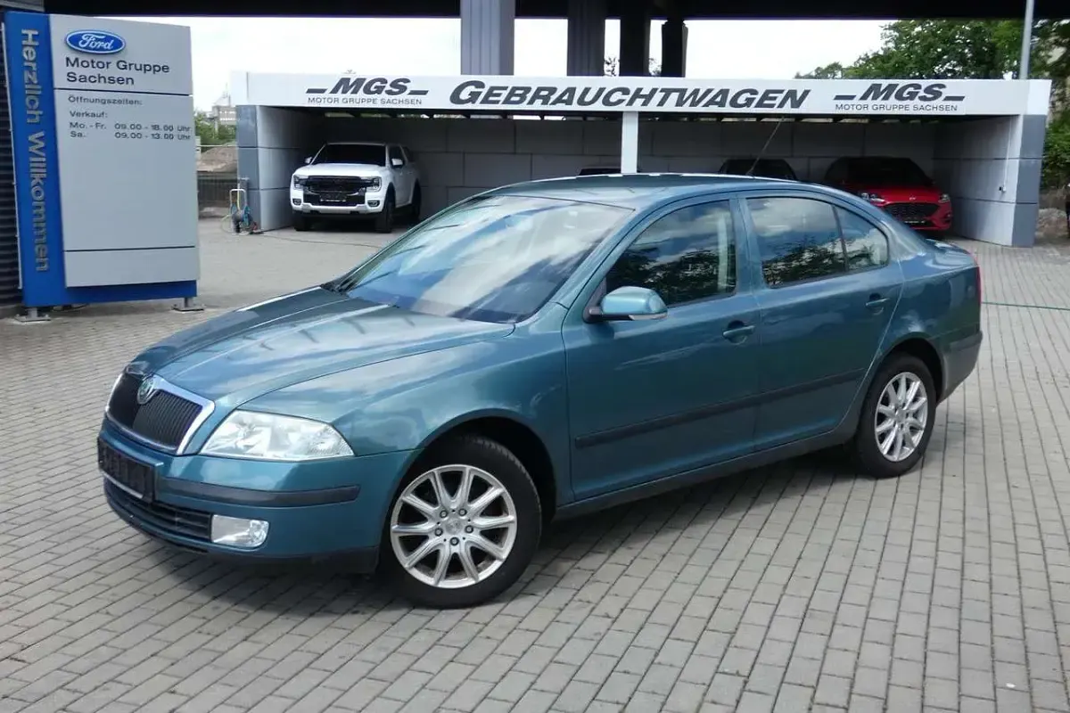 Gebraucht Skoda Octavia Ambiente 102 PS (75 kW) 2005 Islandgruen metallic Limousine
