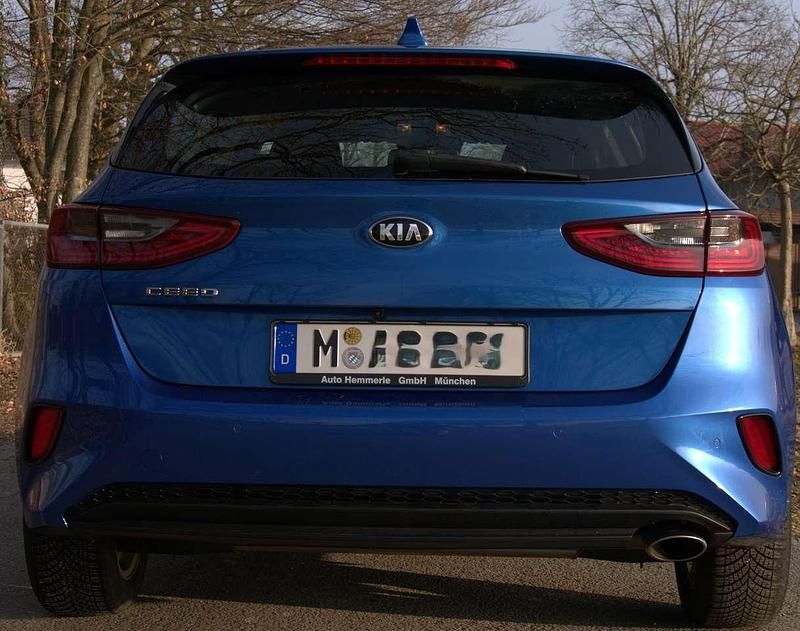 Gebraucht Kia Ceed Vision 140 PS (102 kW) 2018 Blau Kleinwagen