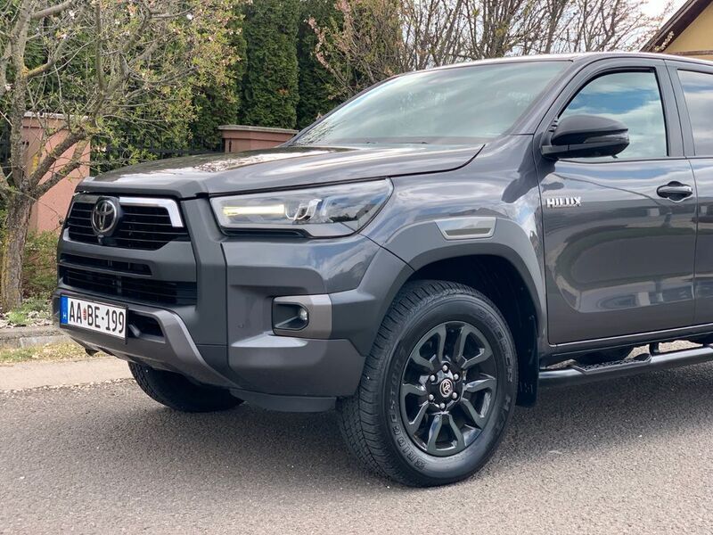 Grau Gebraucht 2024 Toyota HiLux Abholung | 47.990 € - Bild 1/4