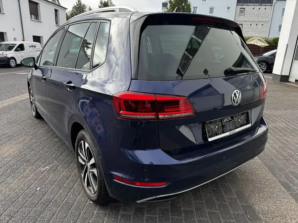 Second-hand VW Golf VII IQ Drive 150 CP (110 kW) 2019 Albastru Berlinǎ