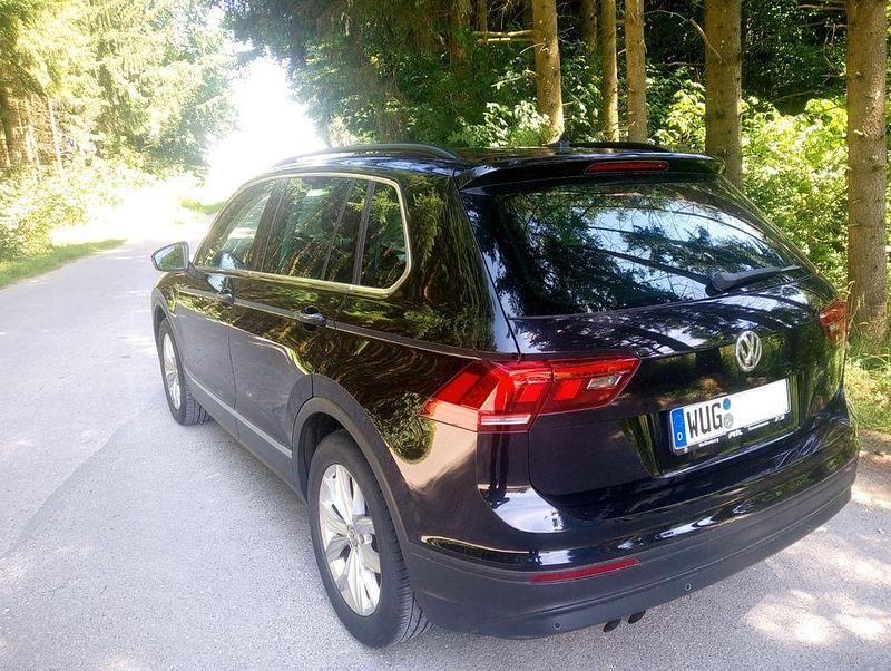 Schwarz Gebraucht 2017 VW Tiguan Comfortline SUV | 20.499 € (Etwas zu teuer) - Bild 1/4