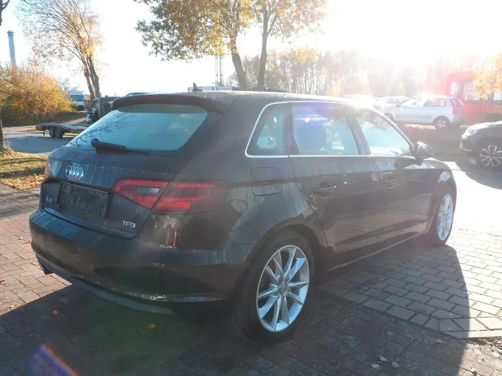 Gebraucht Audi A3 Comfort 179 PS (131 kW) 2013 Braun Limousine
