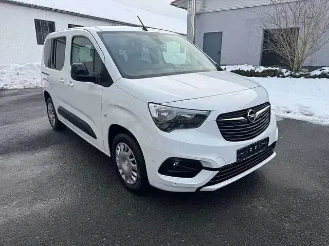 Gebraucht Opel Combo Elegance 131 PS (96 kW) 2022 Jade weiss/arktis weiss Van / Kleinbus