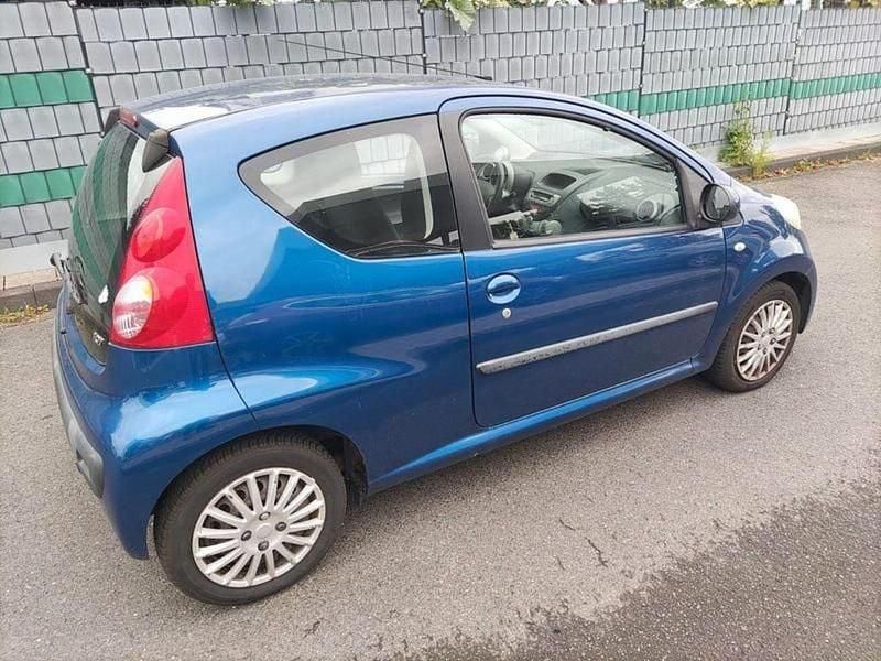 Blau Gebraucht 2010 Peugeot 107 Kleinwagen | 2.999 € (Fairer Preis) - Bild 1/4