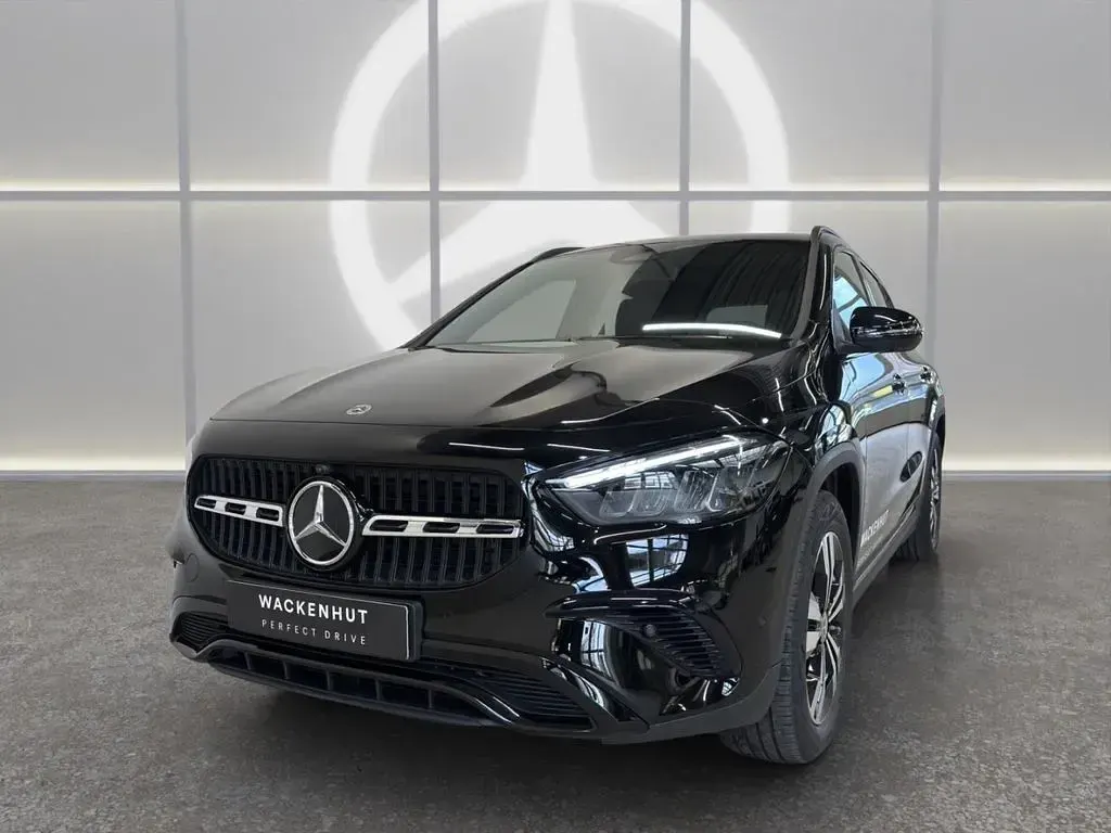 Gebraucht Mercedes GLA200 Advanced Plus 163 PS (119 kW) 2026 Schwarz SUV