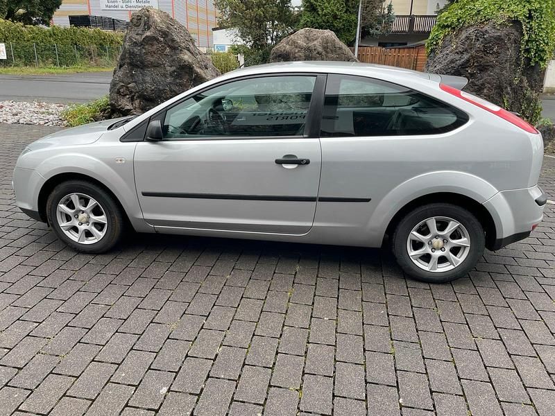 Gebraucht Ford Focus 101 PS (74 kW) 2005 Silber Kleinwagen