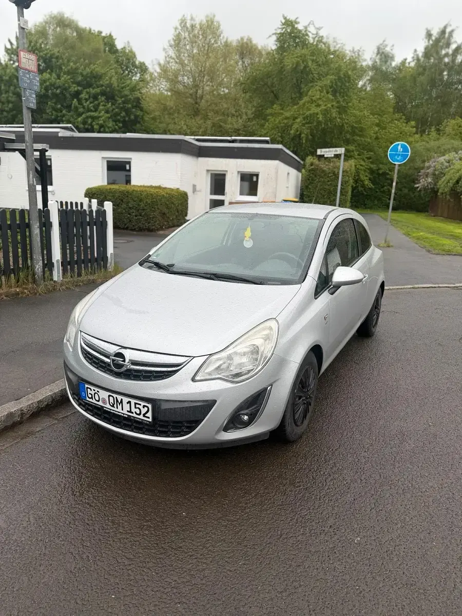 Gebraucht Opel Corsa 69 PS (50 kW) 2011 Silber Kleinwagen
