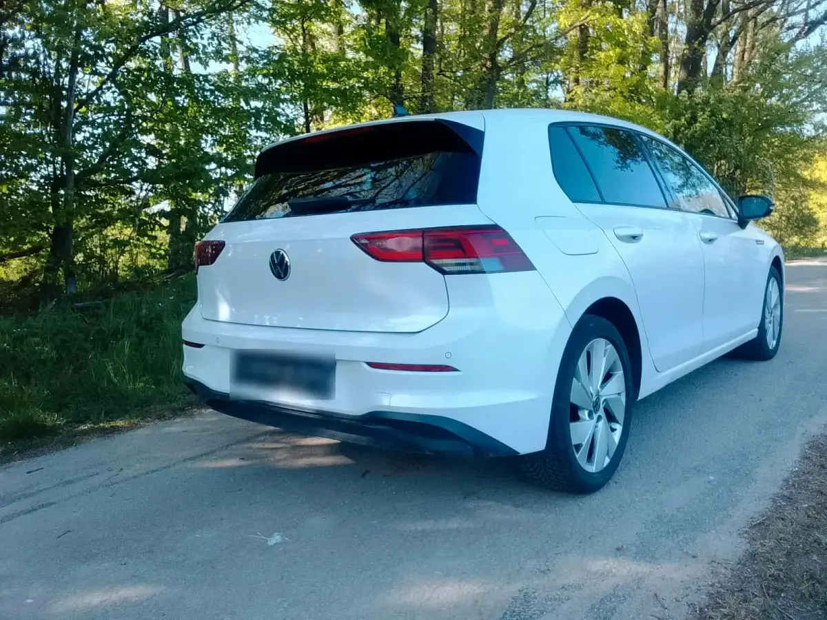 Gebraucht VW Golf VIII 90 PS (66 kW) 2020 Weiß Limousine