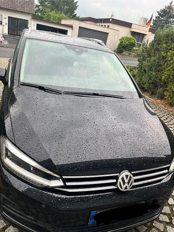 Schwarz Gebraucht 2016 VW Touran Highline Van / Kleinbus | 17.500 € (Superpreis) - Bild 1/4