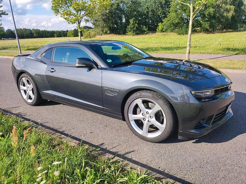 Grau Gebraucht 2015 Chevrolet Camaro Coupé | 28.300 € (Fairer Preis) - Bild 1/4