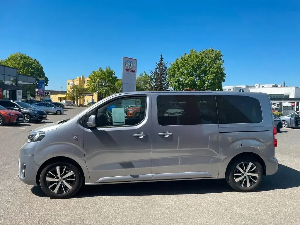 Gebraucht Toyota Proace Verso Plus 177 PS (130 kW) 2023 Bismutsilber metallic Kombi