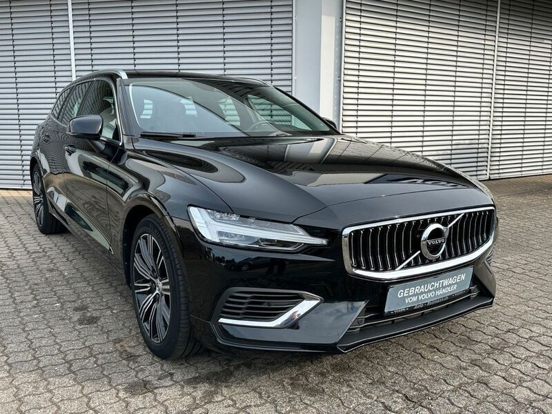 Gebraucht Volvo V60 Inscription 253 PS (186 kW) 2021 Black solid "stone" / solid Kombi
