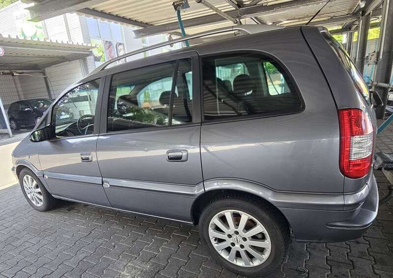 Grau Gebraucht 2005 Opel Zafira Njoy Van / Kleinbus | 1.400 € (Fairer Preis) - Bild 1/4
