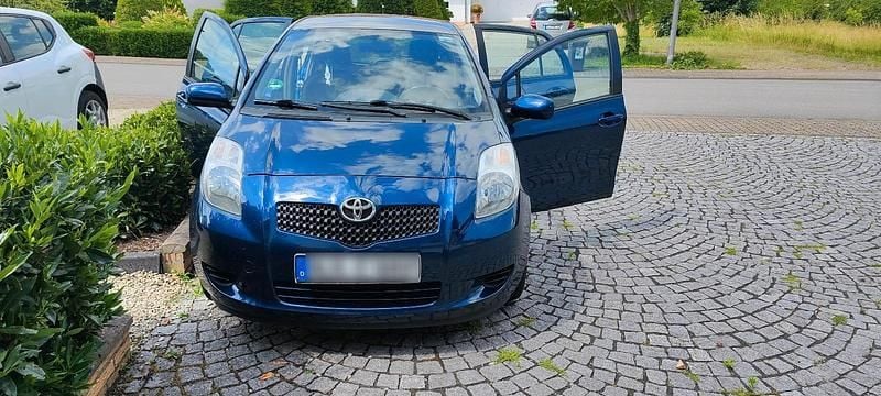 Blau Gebraucht 2006 Toyota Yaris Kleinwagen | 2.600 € (Guter Preis) - Bild 1/4