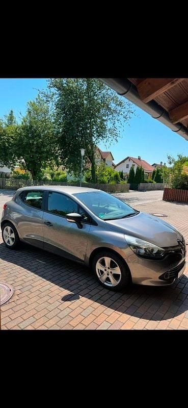 Grau Gebraucht 2015 Renault Clio IV Authentique Kleinwagen | 4.500 € (Fairer Preis) - Bild 1/4