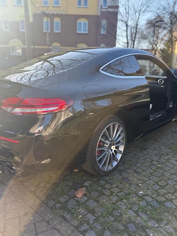 Gebraucht Mercedes C400 333 PS (244 kW) 2021 Schwarz Coupé