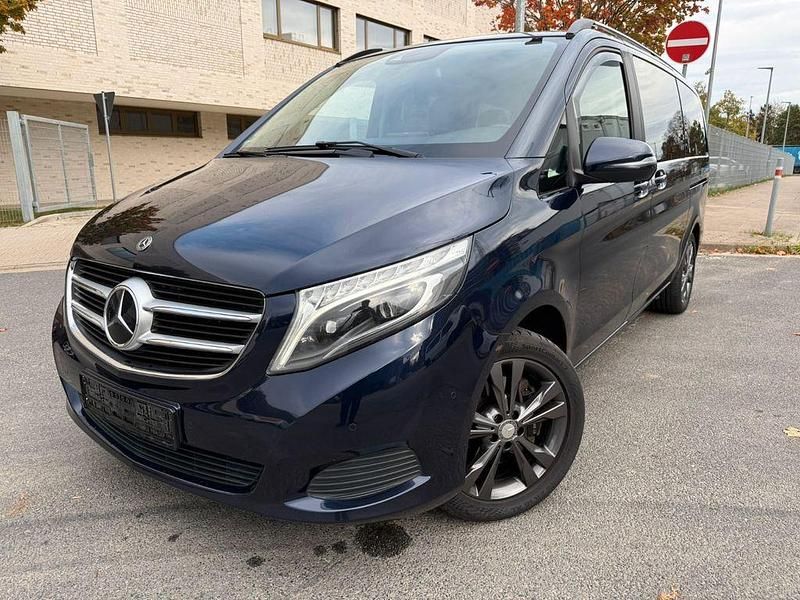 Blau Gebraucht 2017 Mercedes V250 Edition Van / Kleinbus | 28.999 € (Superpreis) - Bild 1/4