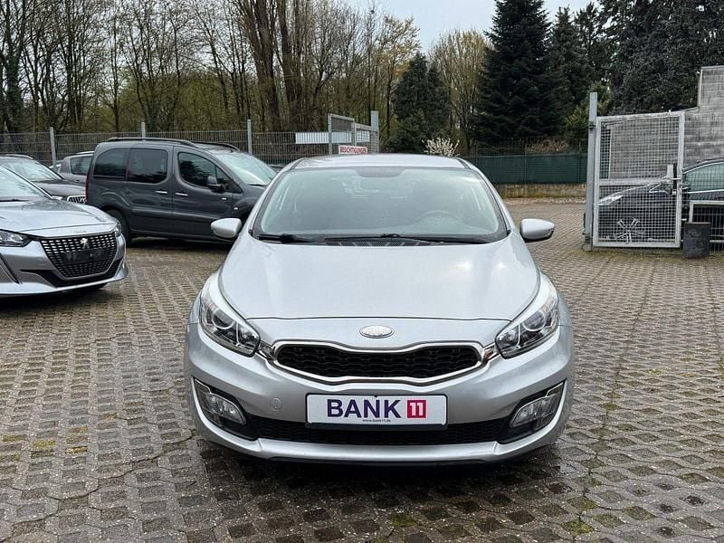 Gebraucht Kia Ceed 90 PS (66 kW) 2013 Silber Kleinwagen