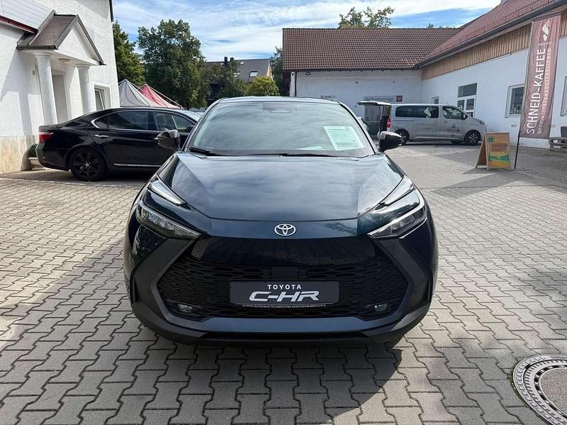Neu Toyota C-HR 140 PS (102 kW) 2025 Blau SUV