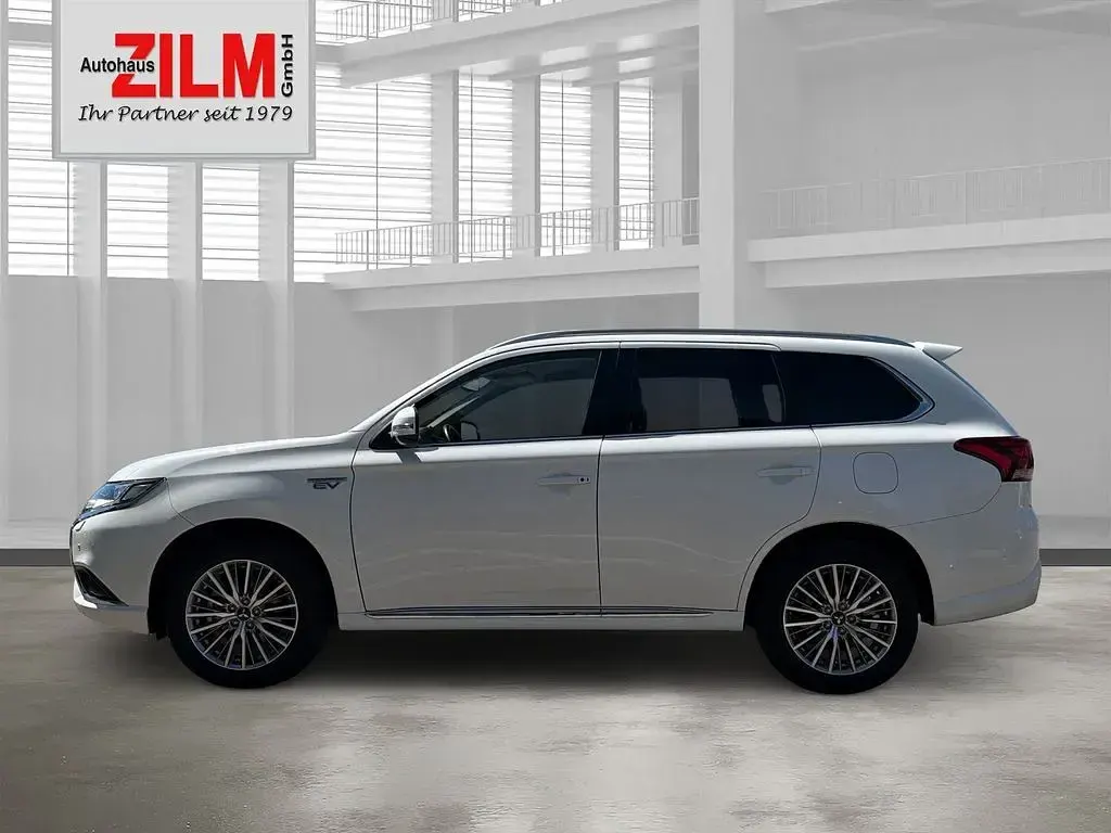 Gebraucht Mitsubishi Outlander P-HEV Basis 224 PS (164 kW) 2021 Weiß SUV
