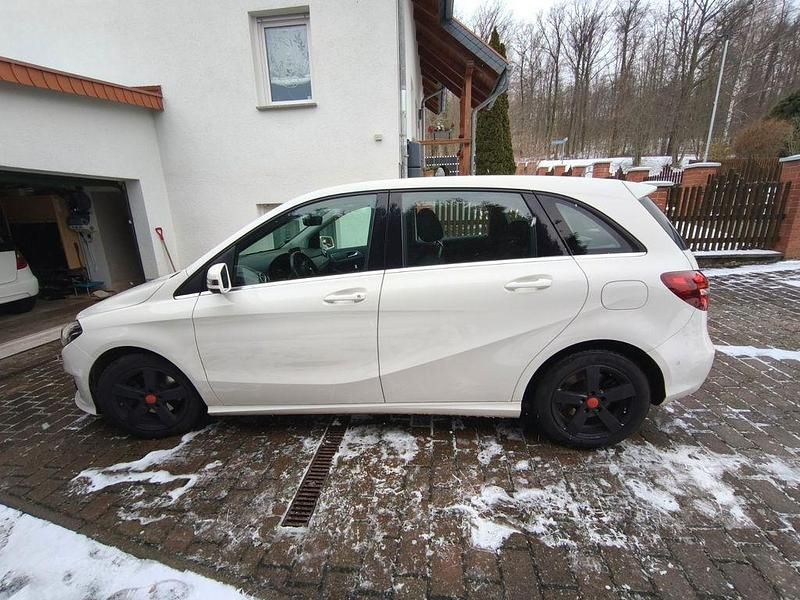 Gebraucht Mercedes B220 Edition 184 PS (135 kW) 2018 Weiß Kleinwagen