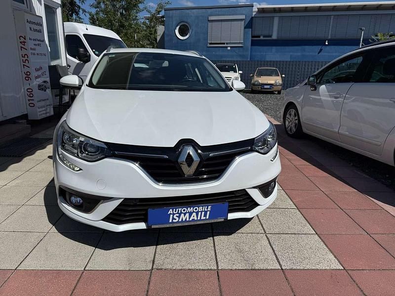 Weiss "nacre" Gebraucht 2017 Renault Mégane IV Life Kleinwagen | 8.999 € (Fairer Preis) - Bild 1/4