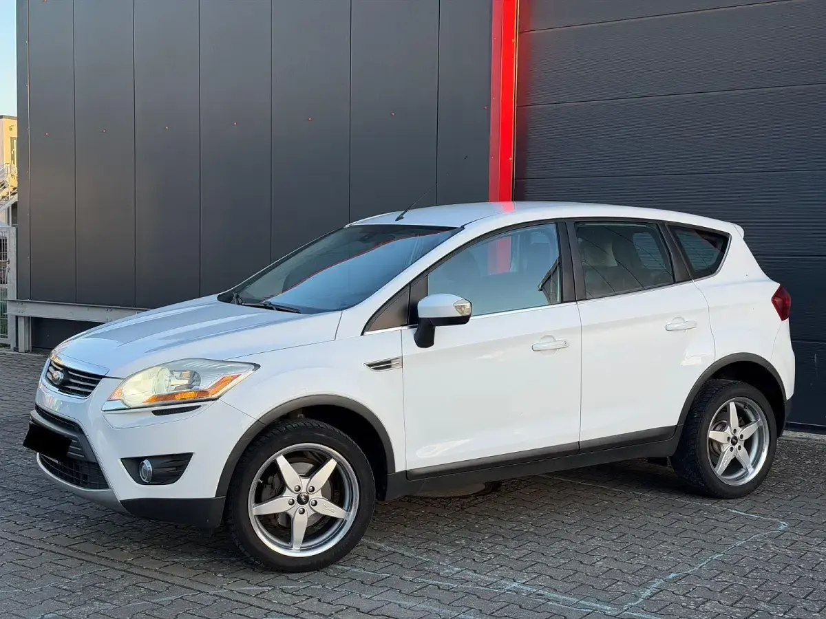 Używany Ford Kuga Titanium 136 KM (100 kW) 2009 Biały SUV