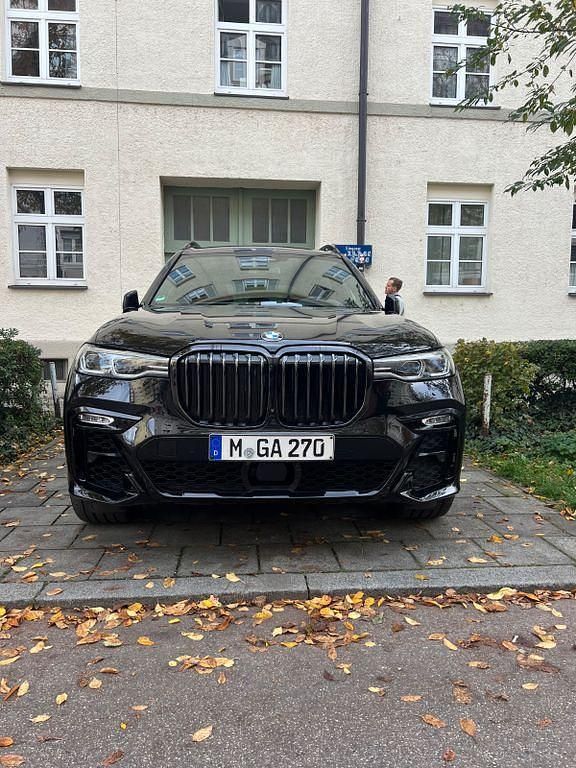 Schwarz Gebraucht 2022 BMW X7 Performance SUV | 65.000 € (Guter Preis) - Bild 1/4