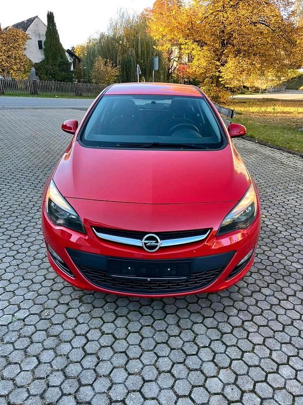 Rot Gebraucht 2015 Opel Astra Limousine | 5.400 € (Superpreis) - Bild 1/4