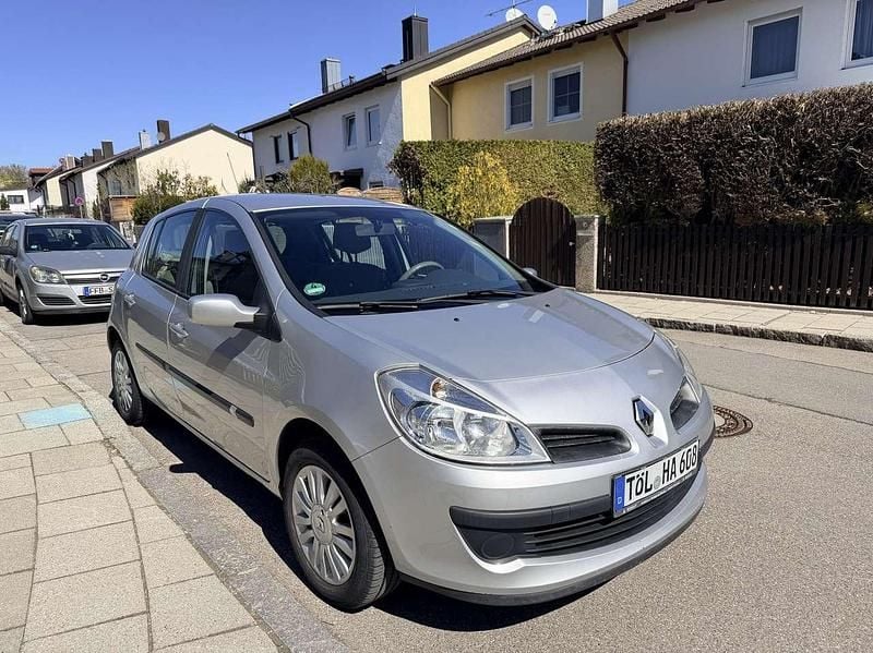Gebraucht Renault Clio III Dynamique 111 PS (81 kW) 2006 Silber Limousine