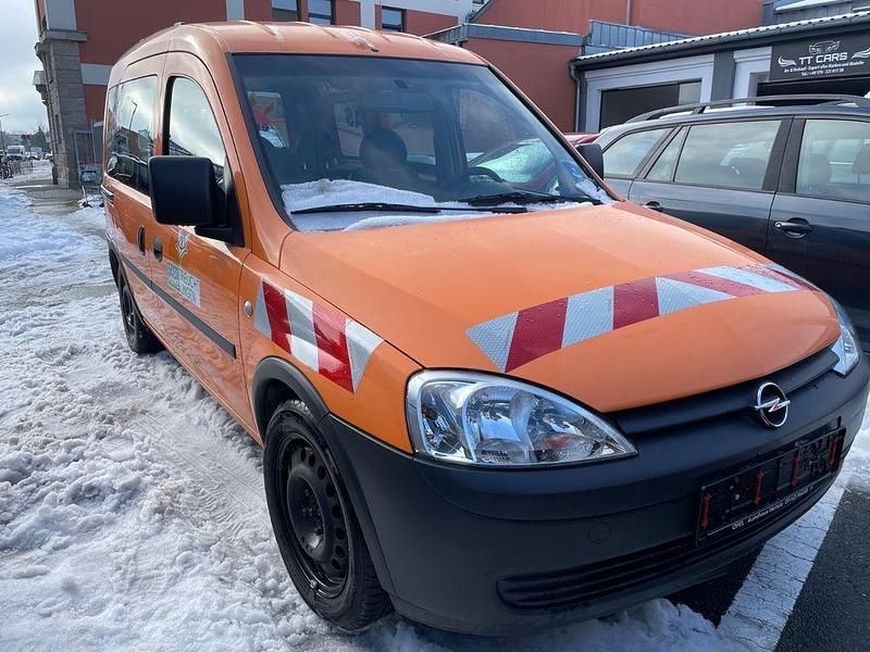 Gebraucht Opel Combo Basis 94 PS (69 kW) 2010 Orange Van / Kleinbus