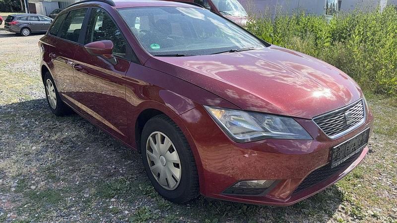 Rot Gebraucht 2014 Seat Leon ST Reference Kombi | 3.490 € (Guter Preis) - Bild 1/4
