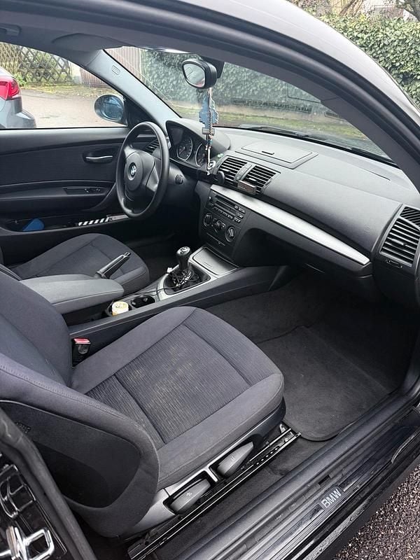 Gebraucht BMW 116 122 PS (89 kW) 2007 Schwarz Kleinwagen