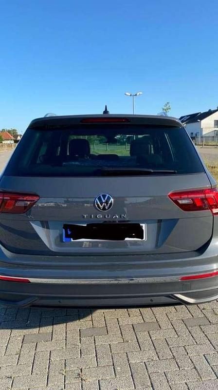 Grau Gebraucht 2021 VW Tiguan United SUV | 29.000 € (Fairer Preis) - Bild 1/4