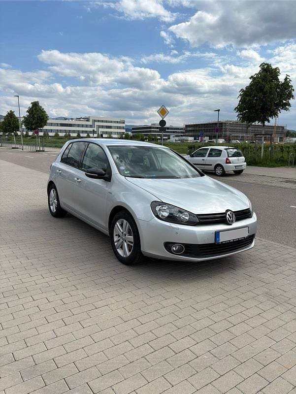 Silber Gebraucht 2012 VW Golf VI Match Kleinwagen | 8.700 € (Teuer) - Bild 1/4