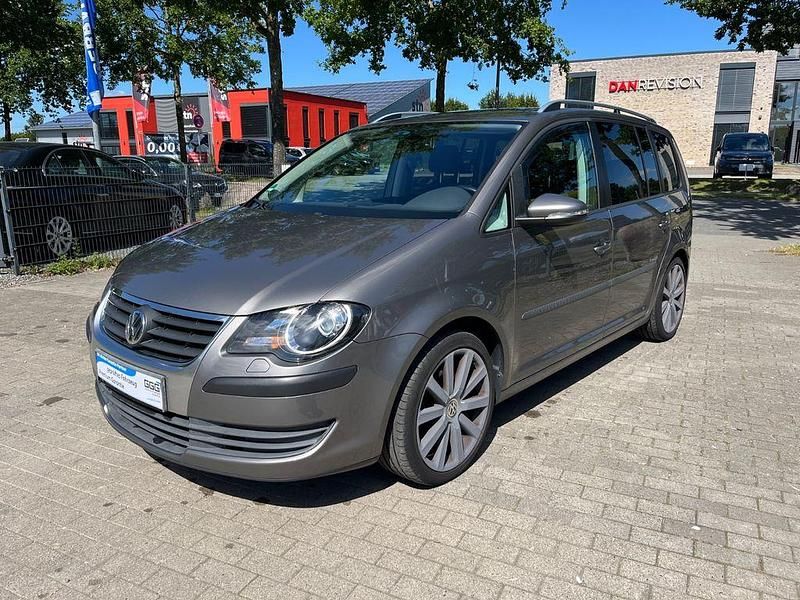 Grau Gebraucht 2010 VW Touran Freestyle Van / Kleinbus | 5.990 € (Teuer) - Bild 1/4