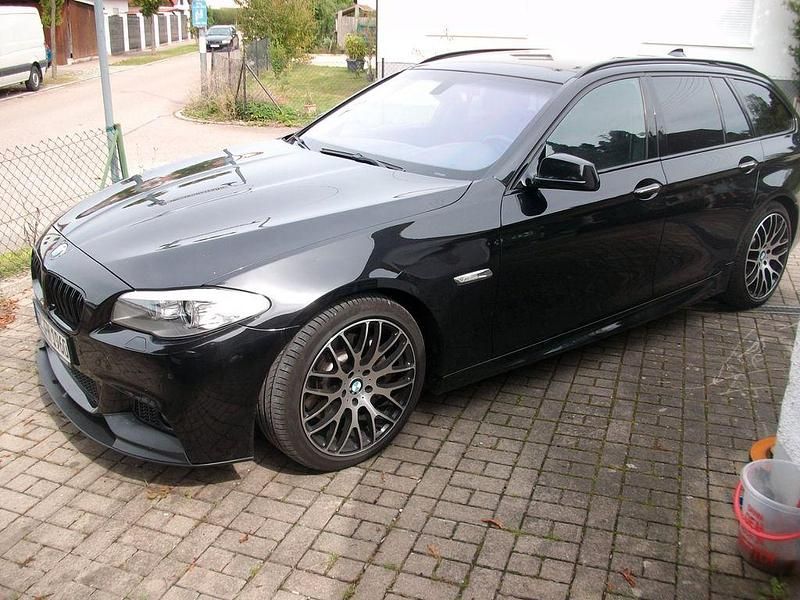 Schwarz Gebraucht 2012 BMW 530 Gran Turismo Sport Line Limousine | 9.500 € (Fairer Preis) - Bild 1/4