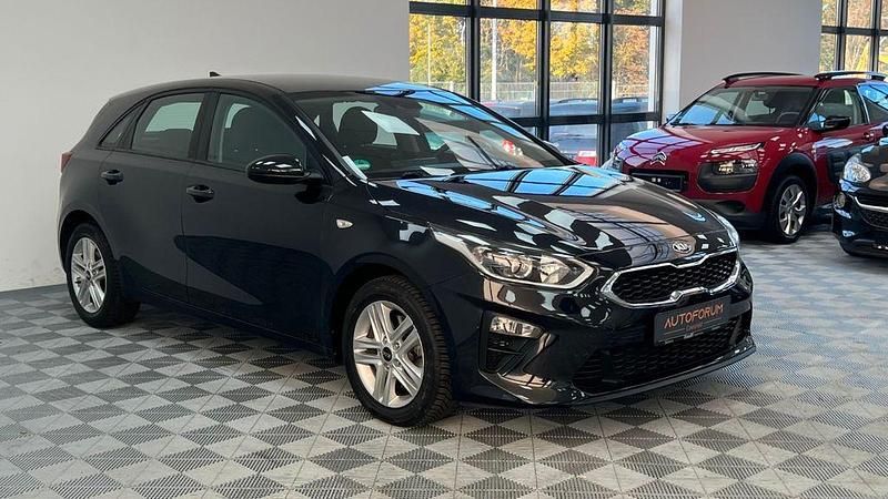 Schwarz Gebraucht 2020 Kia Ceed Edition 7 Limousine | 13.999 € - Bild 1/4