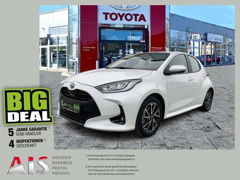 Platinum white pearl mc. Gebraucht 2022 Toyota Yaris Hybrid Team Kleinwagen | 18.490 € (Guter Preis) - Bild 1/4