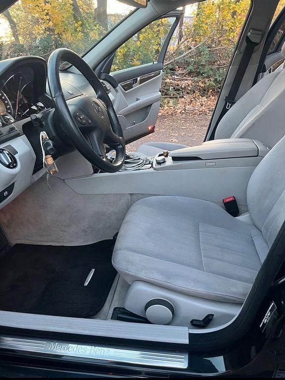 Gebraucht Mercedes 220 170 PS (125 kW) 2009 Schwarz Limousine