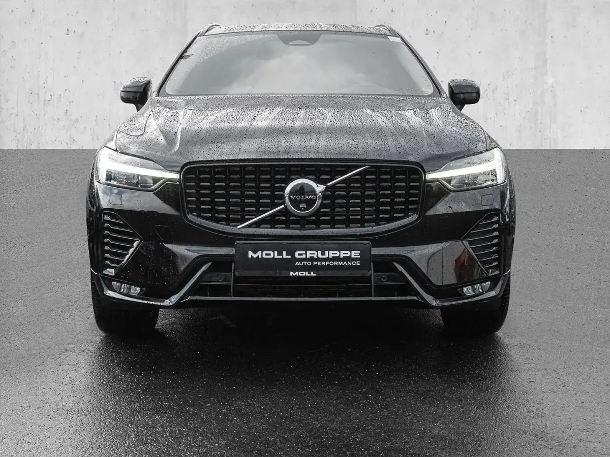 Gebraucht Volvo XC60 Plus 197 PS (144 kW) 2024 Onyx black / metallic SUV