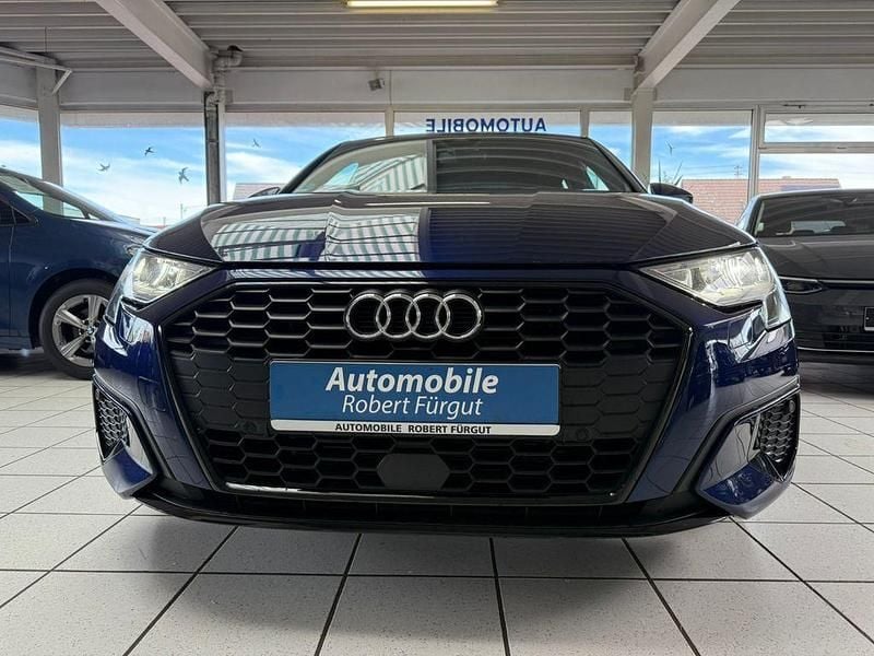 Blau Gebraucht 2022 Audi A3 Sportback Advanced Limousine | 24.900 € (Guter Preis) - Bild 1/4