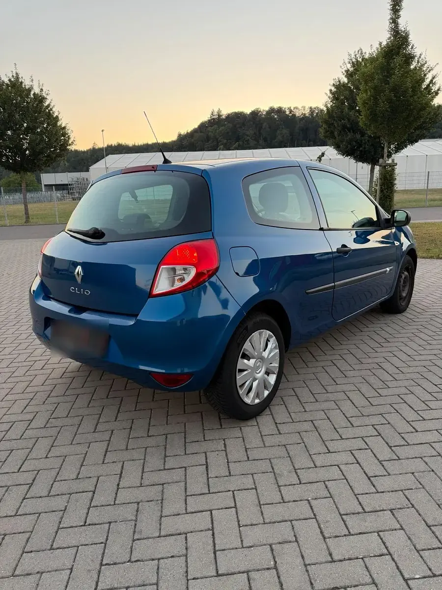 Gebraucht Renault Clio 75 PS (55 kW) 2010 Blau Kleinwagen