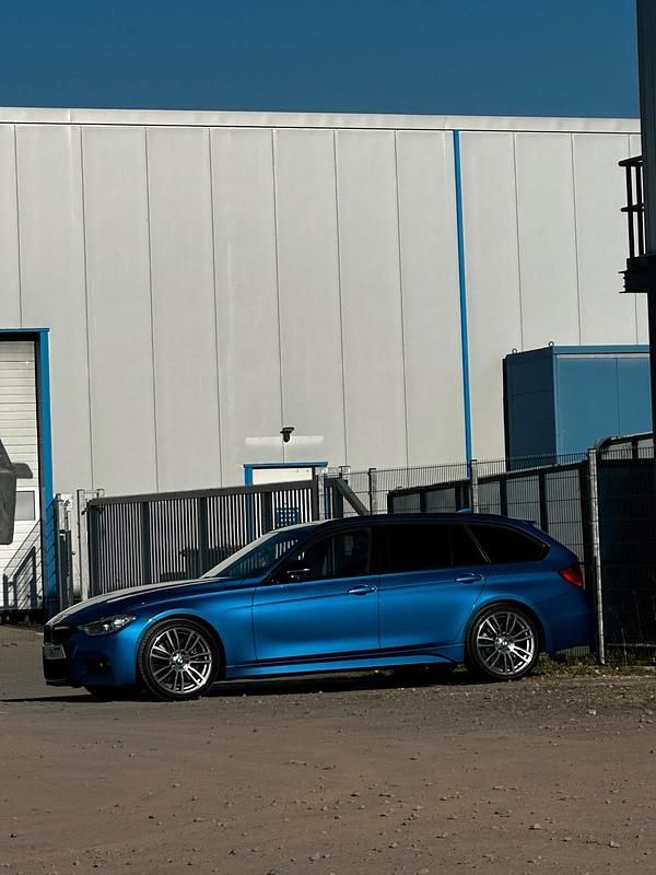Gebraucht 2012 BMW 330 Shadowline Kombi | 13.300 € (Fairer Preis) - Bild 1/4