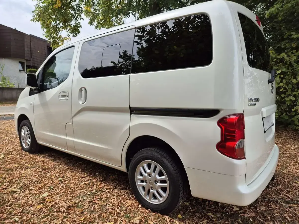 Gebraucht Nissan Evalia Tekna 110 PS (80 kW) 2015 Brilliant white (m) Van / Kleinbus