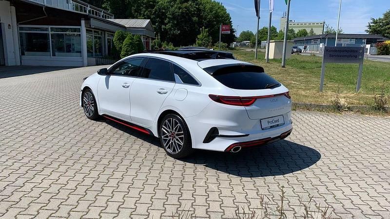 Gebraucht Kia ProCeed Comfort 204 PS (150 kW) 2023 Deluxeweiß (hw2) Kombi