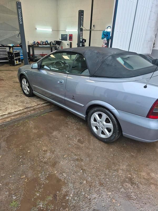 Gebraucht Opel Astra Cabriolet 147 PS (108 kW) 2004 Silber Cabrio