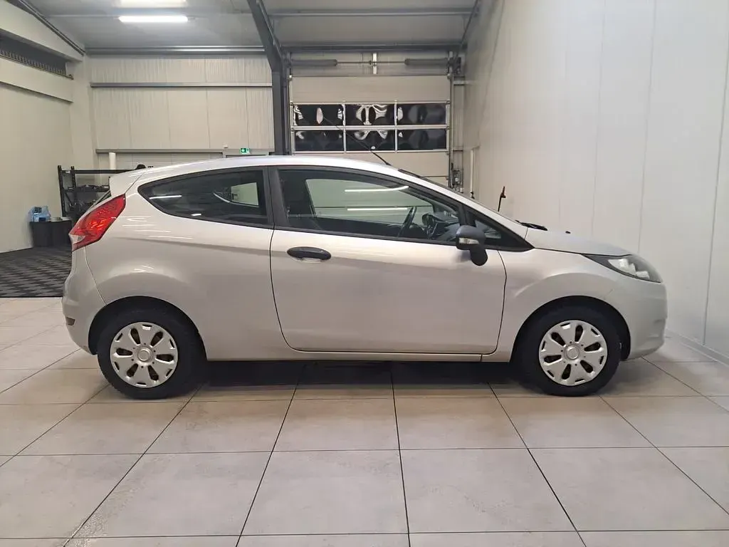 Gebraucht Ford Fiesta 60 PS (44 kW) 2012 Silber Kleinwagen